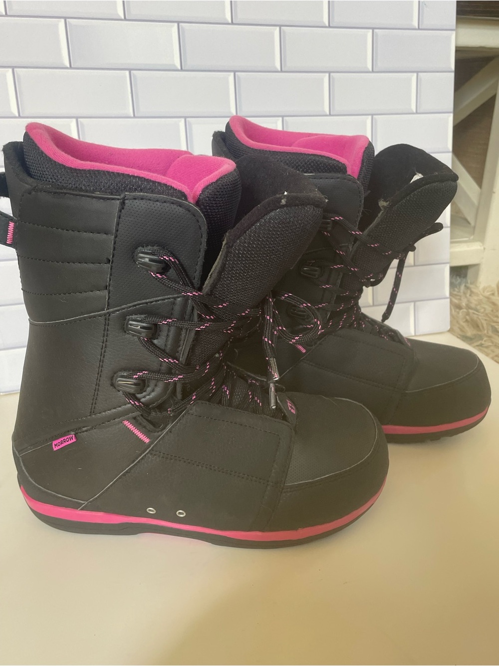 Women's Morrow snowboarding boots Black and Pink Winter Boots size 10